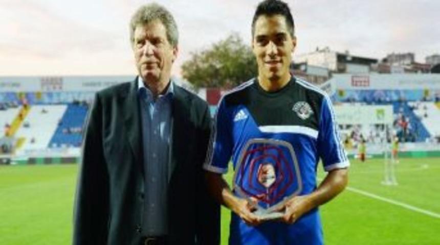 Oscar Scarione "en İyi Forvet Oyuncusu" Se&ccedil;ildi