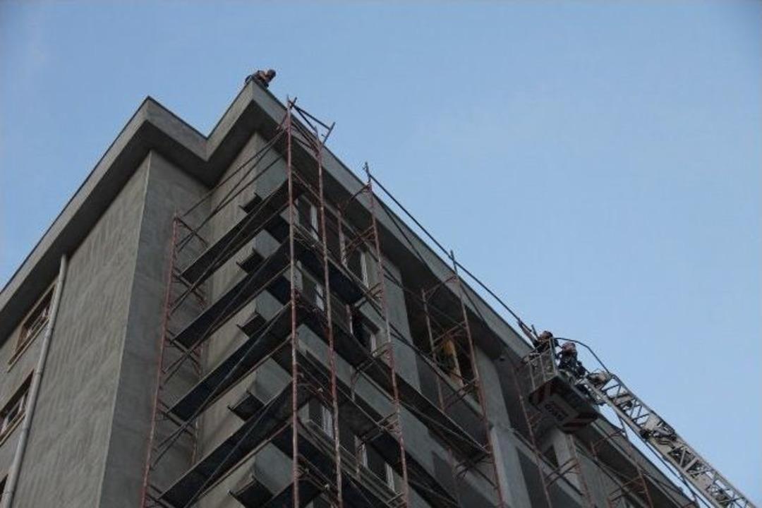 Doktora kızdı &ccedil;atıya &ccedil;ıktı...