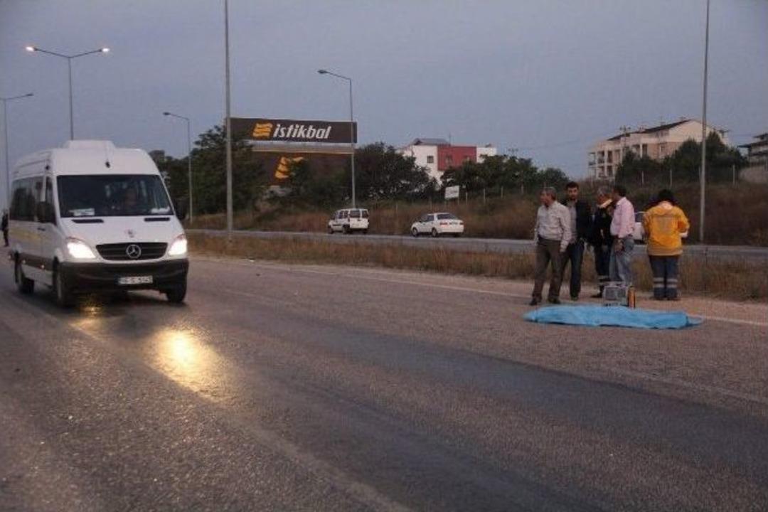 &Ouml;l&uuml;m gen&ccedil; kızı yolda yakaladı