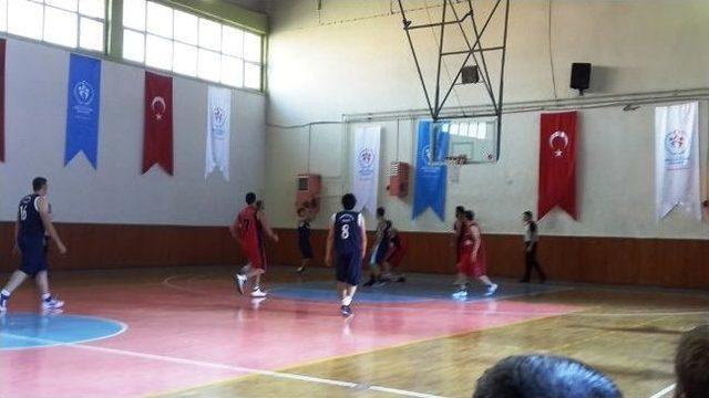 Üniversiteler Gençlik Ve Spor Kulübü İlk Hazırlık Maçını Yaptı