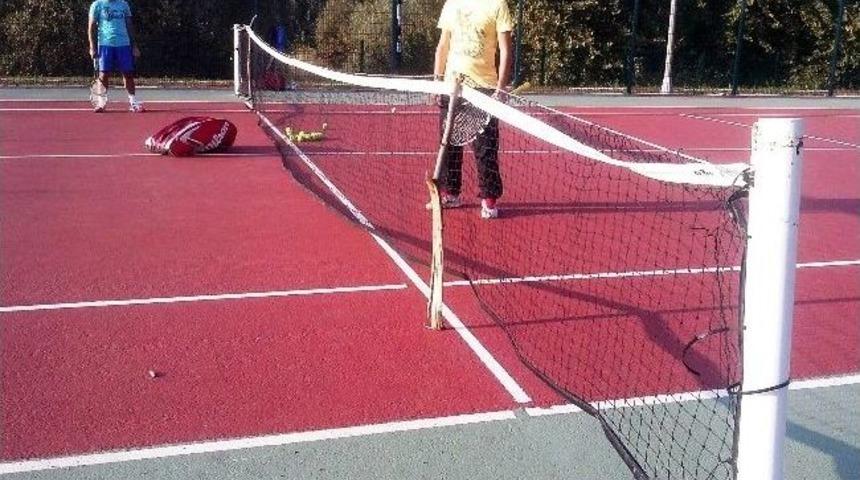 &Ouml;ğrencilerden Tenis Filesine İlgin&ccedil; &Ccedil;&ouml;z&uuml;m