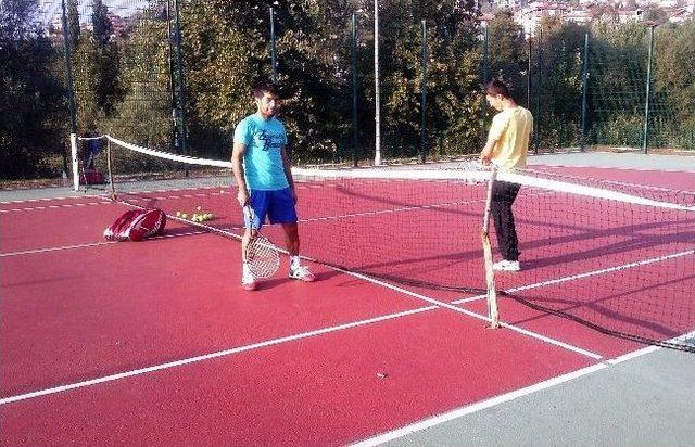 Öğrencilerden Tenis Filesine İlginç Çözüm