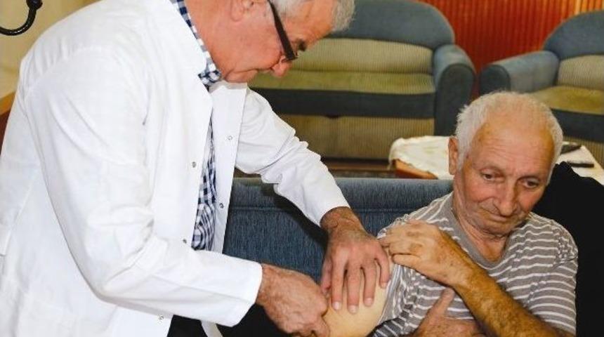 Sel&ccedil;uk'ta Huzurevi Sakinlerine Grip Aşısı