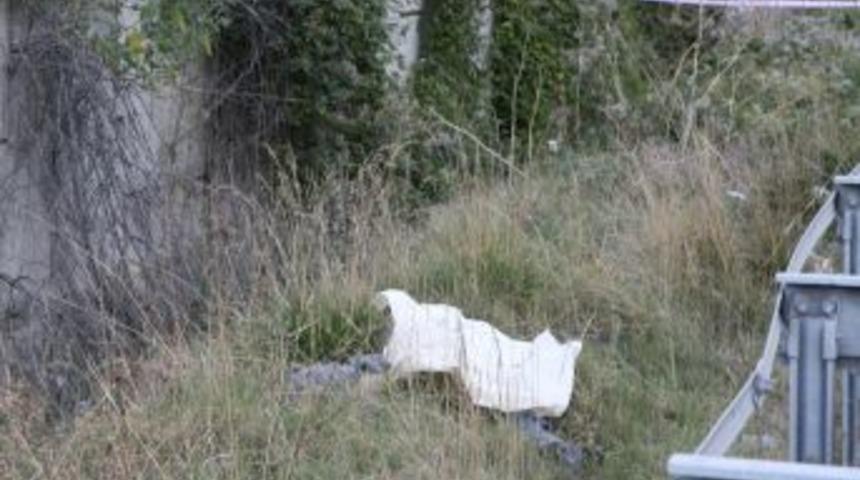 &Ccedil;arpıp Ka&ccedil;an S&uuml;r&uuml;c&uuml; Taksirle Adam &Ouml;ld&uuml;rmekten Aranıyor