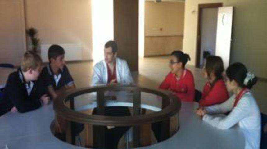 Nil&uuml;fer Hacı Kemal Liseleri Yabancı Dil &Ouml;ğretimini Dersle Sınırlı Tutmuyor