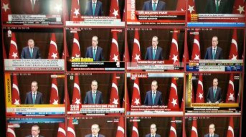 'Demokratikleşme Paketi' A&ccedil;ıklamasını Onlarca Kanal Canlı Yayınladı