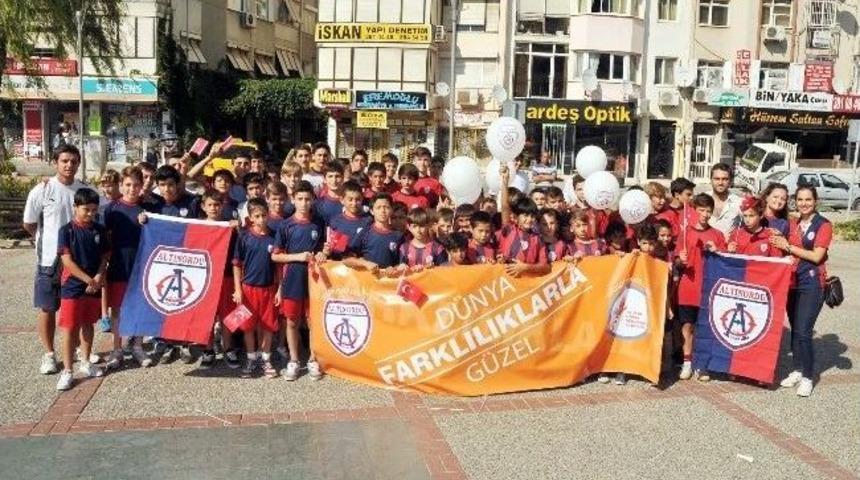 Minik Altınordulular, Downlular İ&ccedil;in Y&uuml;r&uuml;d&uuml;