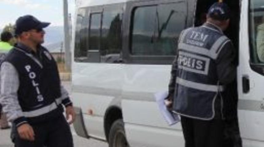 Erzurum'da 20 Bin 180 Paket Ka&ccedil;ak Sigara Ele Ge&ccedil;irildi