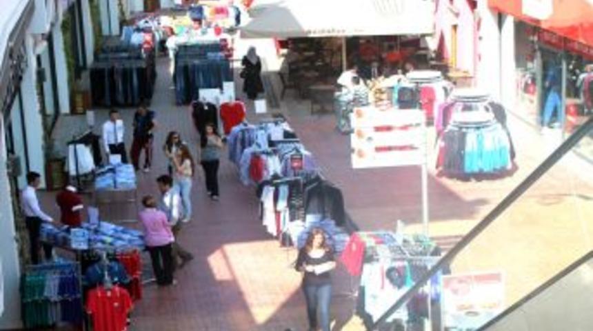 &Ccedil;arşamba Pazarı&rsquo;ndaki Indirimler, Alışveriş Severleri Şaşırtacak