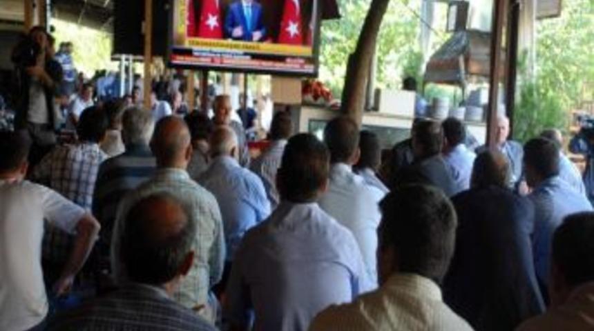 Diyarbakırlılar Başbakan'ın Konuşmasını Heyecanla Dinledi