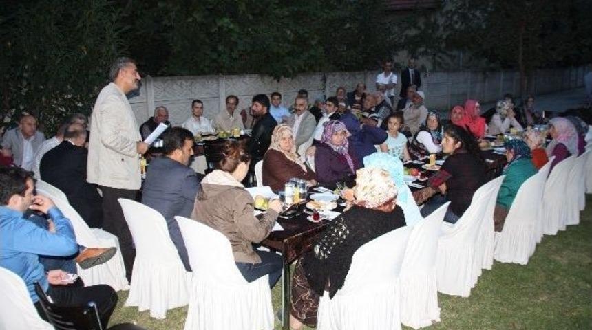 Ak Parti D&uuml;zce'deki Se&ccedil;menlerle Bir Araya Geliyor