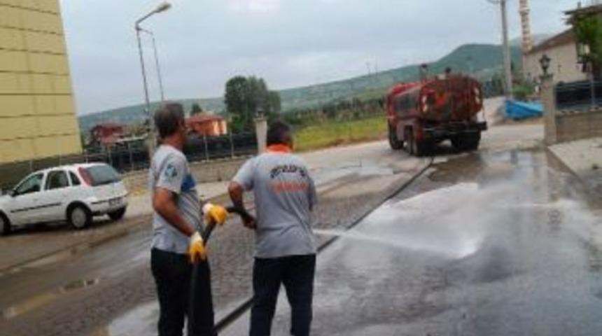 İzmit&rsquo;te 30 Bin Sokak 566 Bin Ton Su Kullanılarak Yıkandı