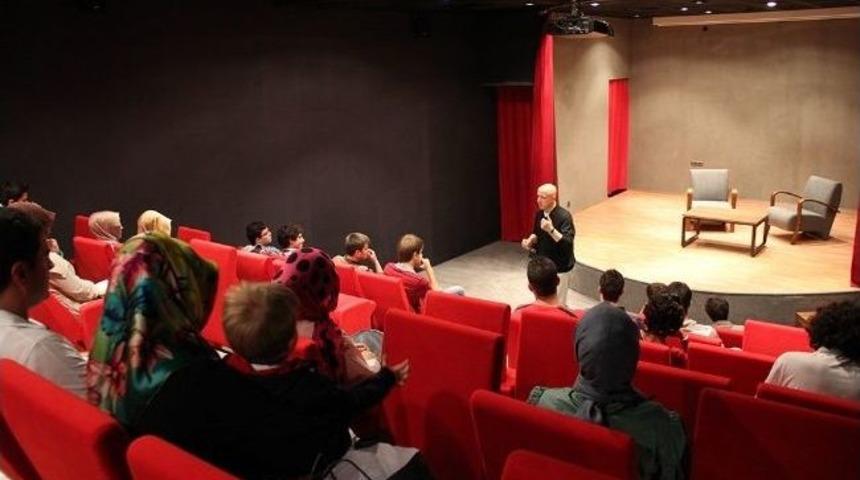 Sakaryalı Yazar G&uuml;nd&uuml;zalp Gen&ccedil;lerle Buluştu