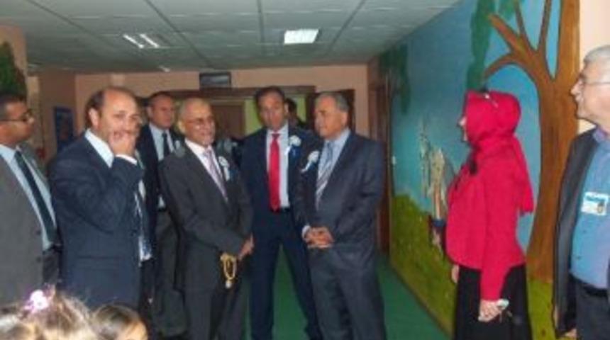 Sokakta &Ccedil;alışanlardan Yeni Eğitim Yılına Başlangı&ccedil;