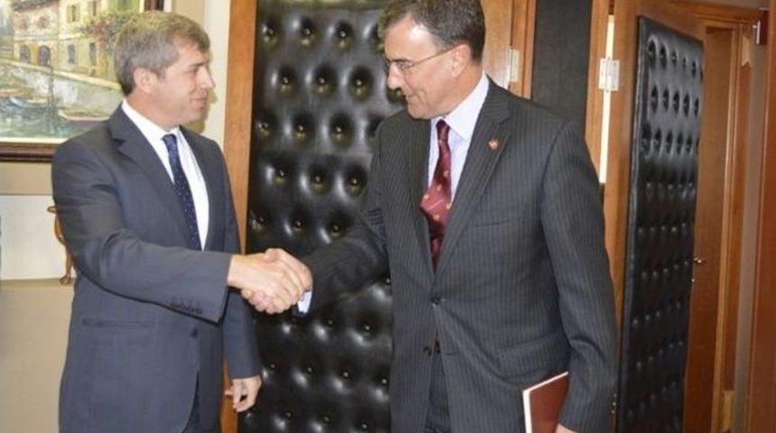 Avustralya B&uuml;y&uuml;kel&ccedil;isi Biggs &Ccedil;anakkale Valisi Ahmet &Ccedil;ınar&rsquo;ı Ziyaret Etti