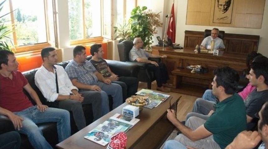 Orman B&ouml;lge M&uuml;d&uuml;r&uuml; Yeni Atanan M&uuml;hendisleri Kabul Etti