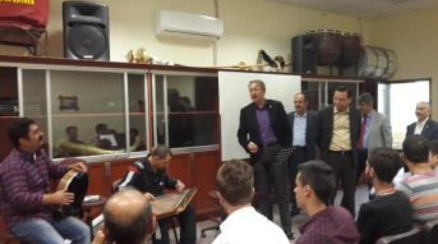 &Uuml;nver, Milletvekilleriyle Koro &Ccedil;alışmalarını İzledi