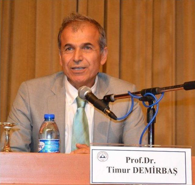 İzmir Ekonomi Üniversitesi Hukuk Fakültesi Öğretim Üyesi Prof. Dr. Timur Demirbaş: