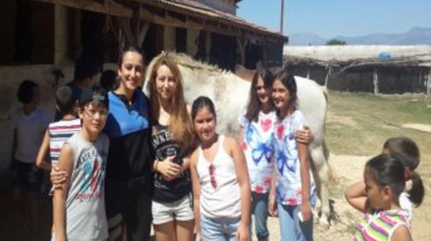 Polis Abi Ve Ablalarıyla Öğrenciler Güvende