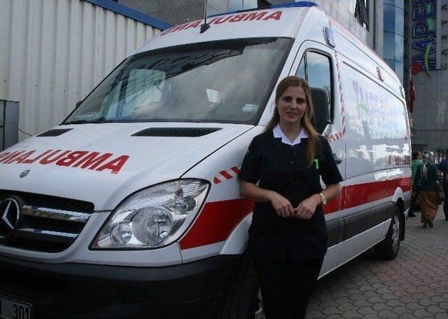 Trabzon'da Bayan Ambulans Sürücüsü Görenlerin Takdirini Kazanıyor