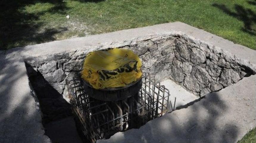 Belediye Yanındaki Dev T&uuml;rk Bayrağı Karaman Kalesine Dikiliyor