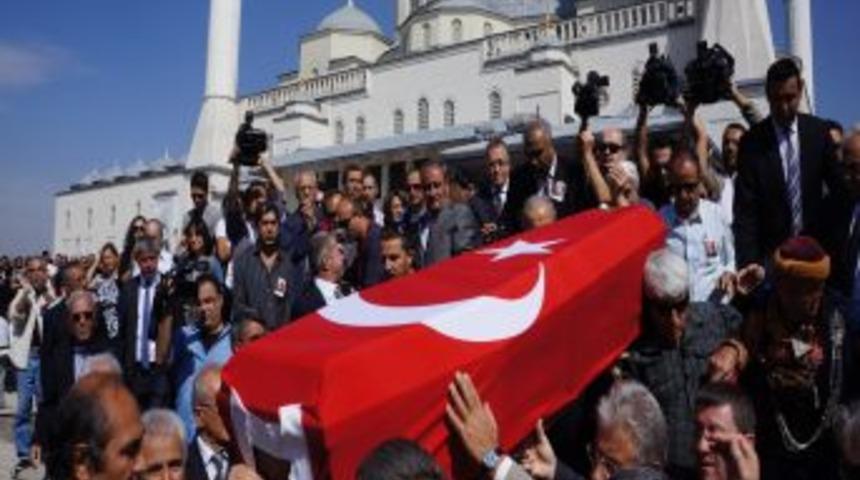 Turgut &Ouml;zakman Son Yolculuğuna Uğurlandı
