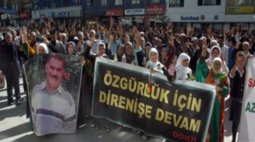 Hakkari&rsquo;de &ldquo;&ouml;calan&rsquo;a &Ouml;zg&uuml;rl&uuml;k&rdquo; Y&uuml;r&uuml;y&uuml;ş&uuml;