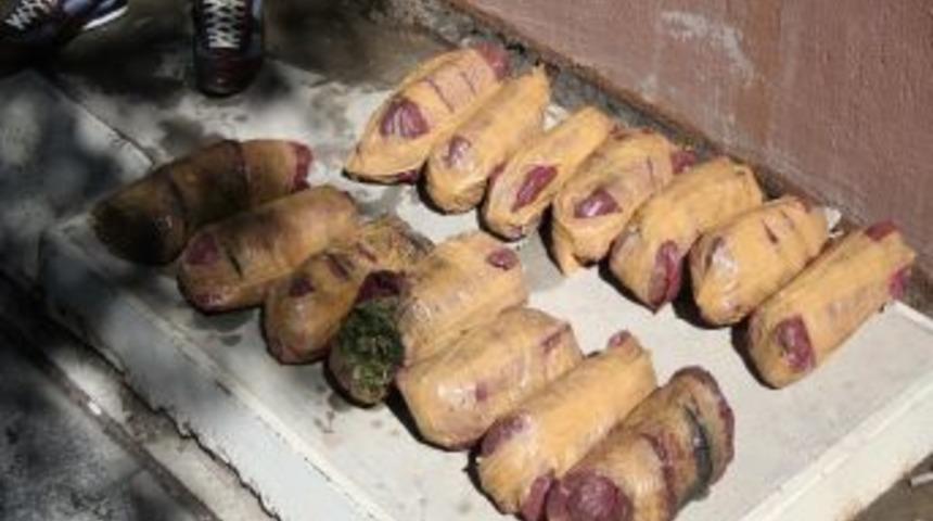 Kompres&ouml;rdeki Uyuşturucuyu K&ouml;pekler Buldu, Itfaiye &Ccedil;ıkardı