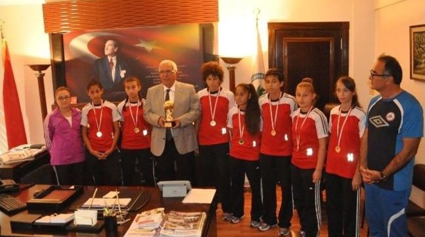 Ereğli Yıldız Kızlar Futbol Takımı T&uuml;rkiye Şampiyonu