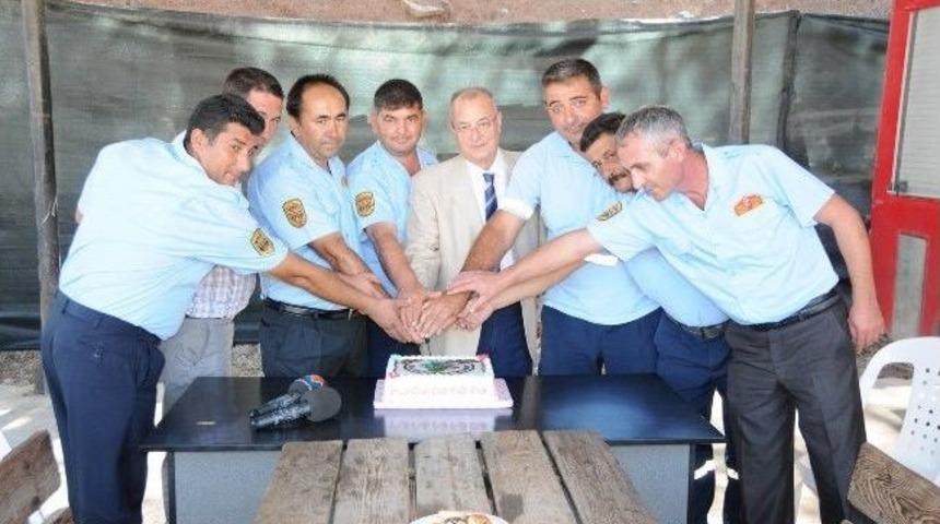 Marmaris'te İtfaiyeciler Pasta Kesti