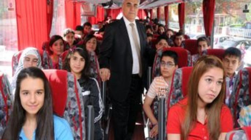 Batmanlı &Ouml;ğrenciler Afyonkarahisar&rsquo;a Uğurlandı