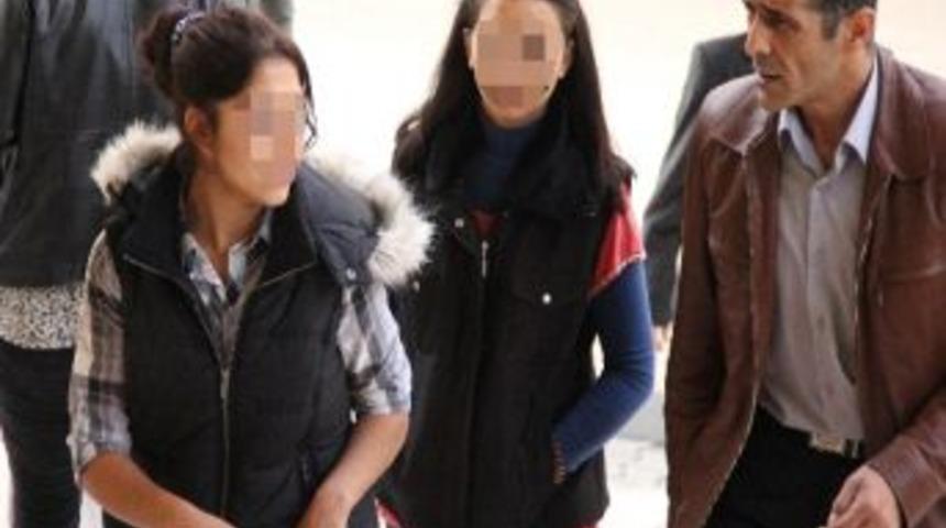 Bebek Giysisi &Ccedil;alan Kızlar Adliyeye Sevk Edildi