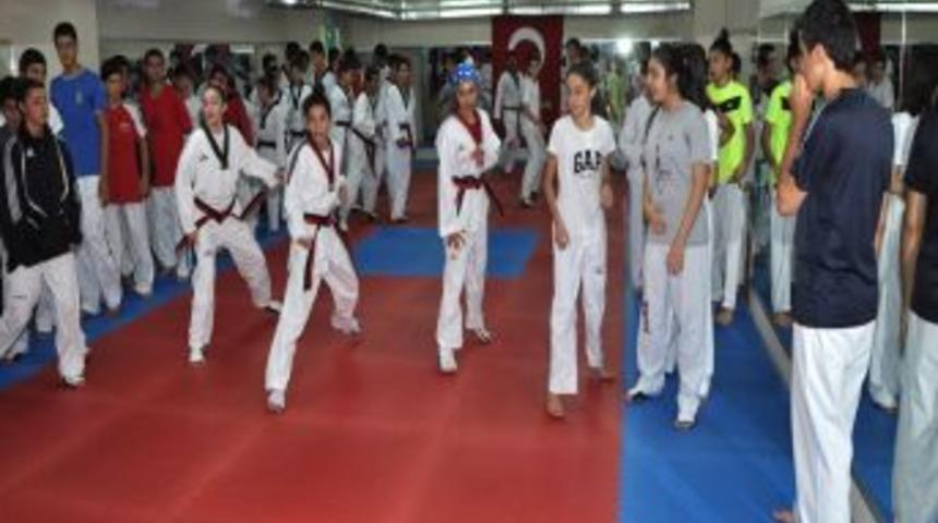 Gen&ccedil; Tekvandocular Y&uuml;reğir'de Kamp Yapıyor