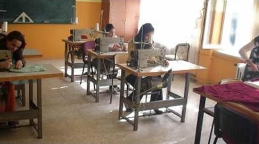 Baykan Halk Eğitim Merkezi M&uuml;d&uuml;rl&uuml;ğ&uuml;'nden Bin 493 Kişiye Kurs