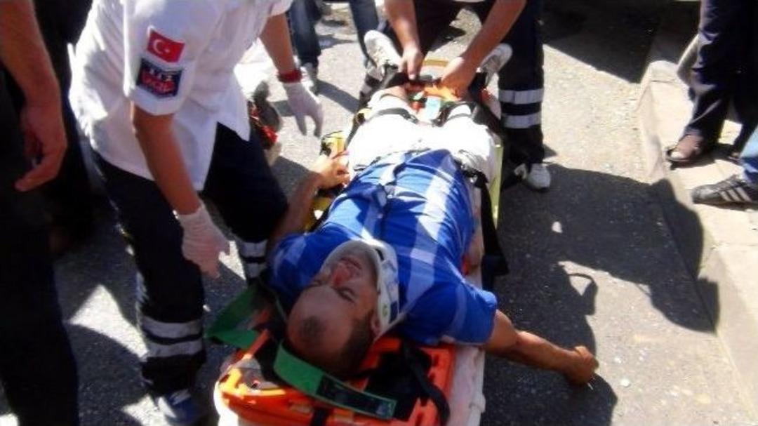 Salihli&rsquo;de Trafik Kazası: 3 Yaralı