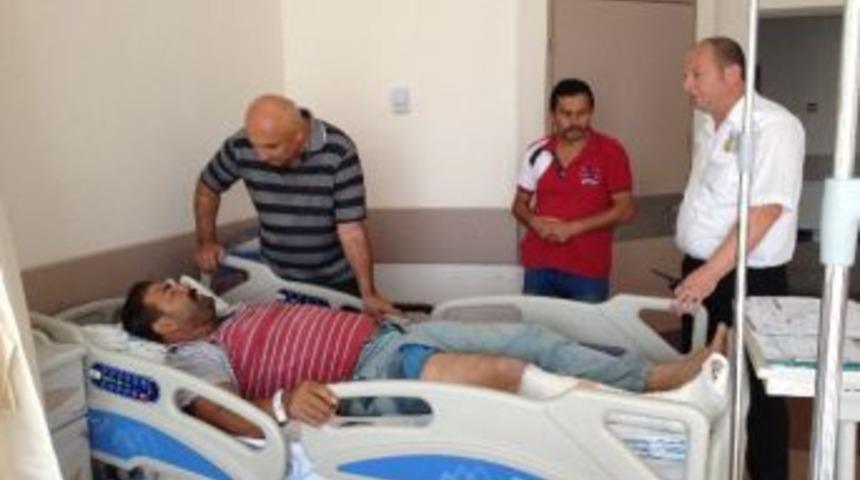 Milletvekili &Ouml;zko&ccedil; 8 Kişinin &Ouml;ld&uuml;ğ&uuml; Kazada Yaralananları Ziyaret Etti