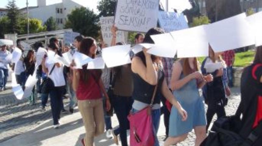 &Ouml;ğrencilerden Ulaşım Zammı Protestosu