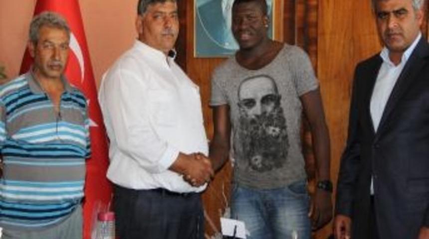 Mohammed, Acarlar Belediyespor'a İmzayı Attı