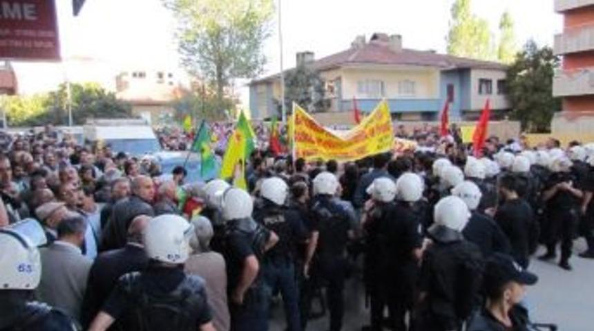 Bdp&rsquo;den Pakete Tepki Y&uuml;r&uuml;y&uuml;ş&uuml;