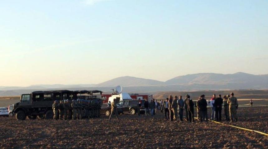 Askeri U&ccedil;ağın Par&ccedil;aları 500 Metre &Ccedil;apındaki Alana Dağıldı