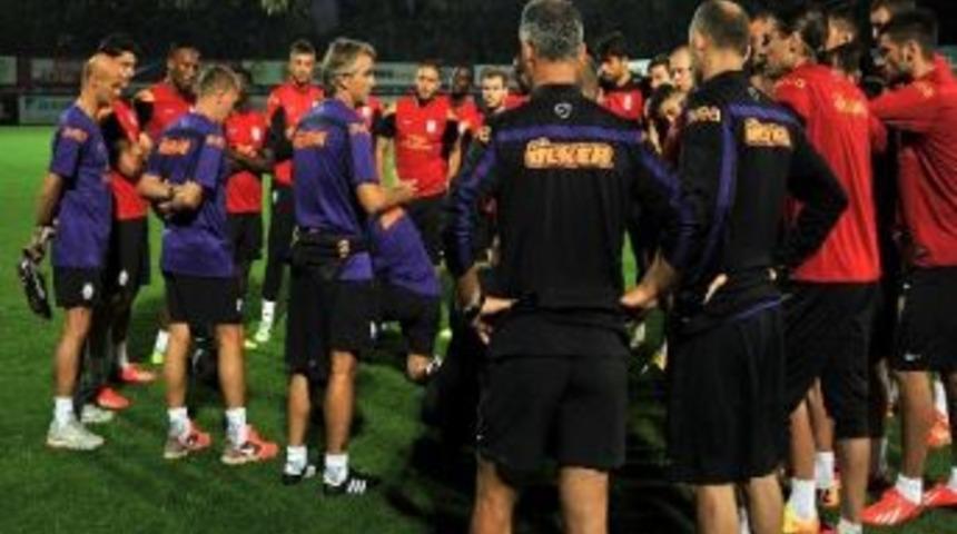 Galatasaray Mancını Y&ouml;netiminde İlk Antrenmanını Yaptı