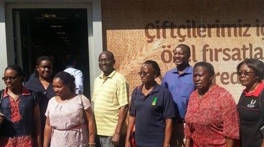 Ugandalı Yatırımcılar Salihli'de T&uuml;rk Tarımını İnceledi