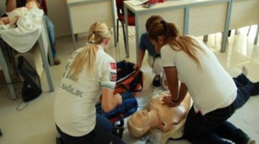 24 Sağlık &Ccedil;alışanı İleri Yaşam Desteği Eğitimi Alıyor