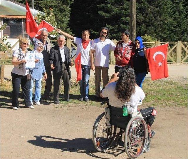 Tekerlekli Sandalyeyle Uludağ'da Yürüdüler