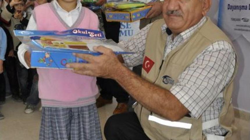 Kimse Yok Mu Ve T&Uuml;M&Ccedil;ADER &Ouml;ğrenciler I&ccedil;in Bir Araya Geldi