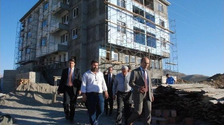 Vali Mahmut Demirtaş Sincik'teki Yatırımları Yerinde İnceledi