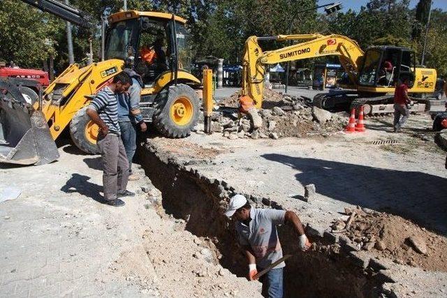 Atat&uuml;rk Bulvarı Yenileniyor 1