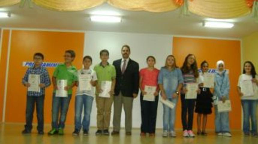 Nil&uuml;fer İrem Koleji UCLES'da Başarılı Oldu, Sertifika Aldı