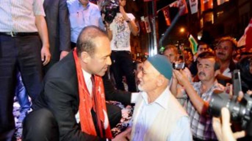 MHP&rsquo;nin B&uuml;y&uuml;kşehir Adayı S&ouml;zl&uuml;, Memleketi Adana&rsquo;da Coşkuyla Karşılandı