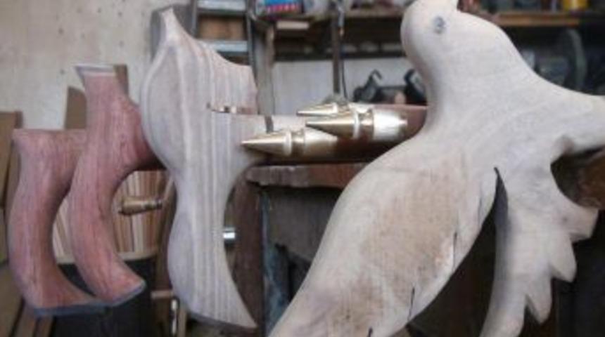 Ahlat&rsquo;ta Bitlis Kışına &Ouml;zel 'kışlık Bastonlar' &Uuml;retiliyor